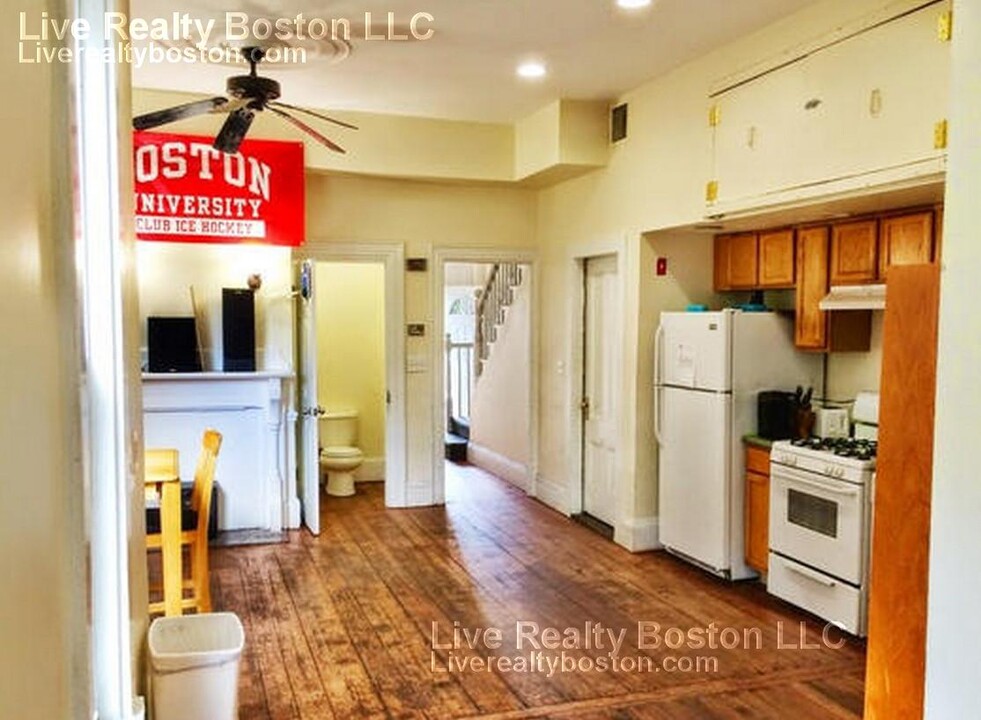 22 Highgate St, Unit 1 in Boston, MA - Foto de edificio