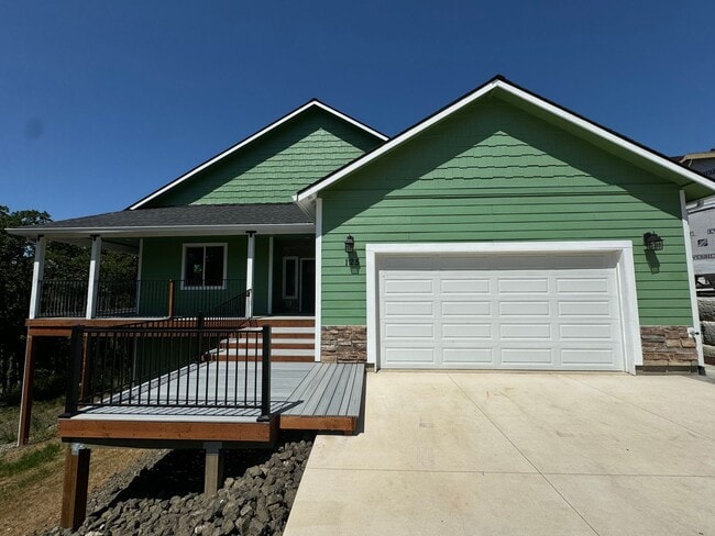 125 Sylvan Ln in Roseburg, OR - Building Photo - Building Photo
