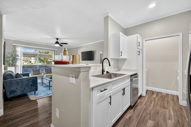 Cobble Oaks in Gold River, CA - Building Photo - Building Photo