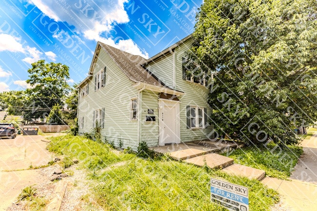 property at 611 W Jackson St