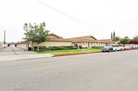 Vista Tierra Apartment Homes in Anaheim, CA - Foto de edificio - Building Photo