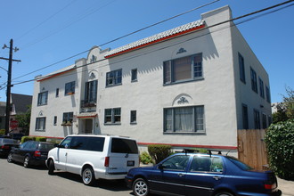 4901 Clarke St in Oakland, CA - Building Photo - Building Photo