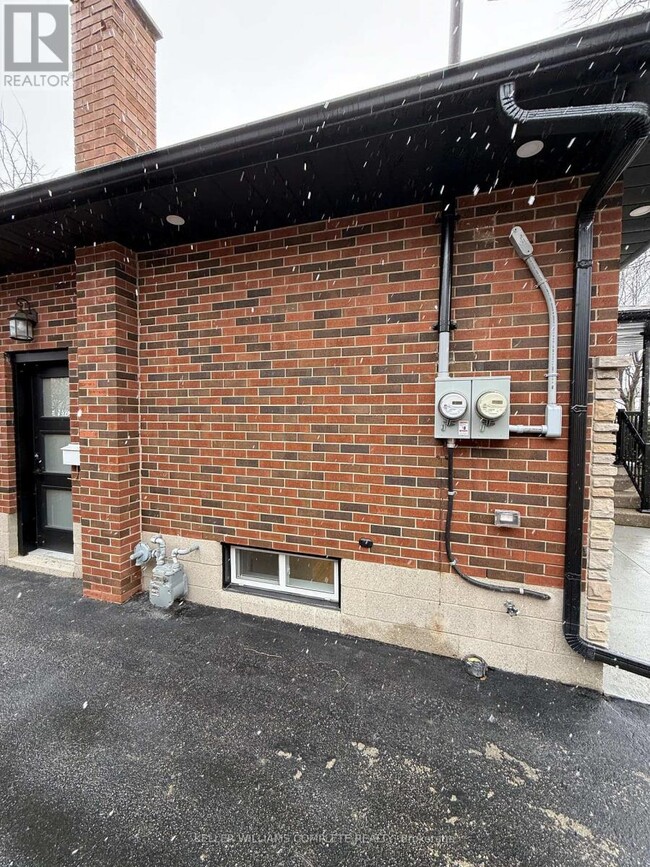 10 Fisher Crescent in Hamilton, ON - Building Photo - Building Photo