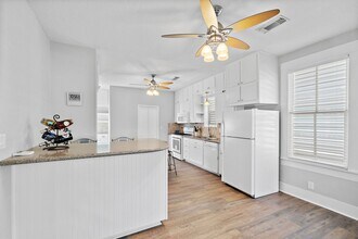 4905 Bernardo De Galvez Ave in Galveston, TX - Building Photo - Building Photo