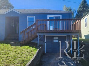 2017 Vandalia Ave in Bremerton, WA - Building Photo - Building Photo