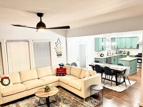 6046 Barker Landing NE in Sugar Hill, GA - Building Photo - Building Photo