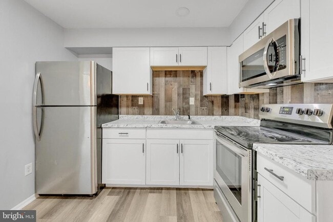 property at 6 Magnolia Ct