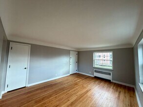 6912 Murray Ave in Cincinnati, OH - Building Photo - Building Photo