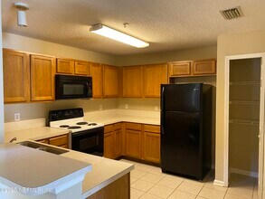6100 Maggies Cir in Jacksonville, FL - Building Photo - Building Photo