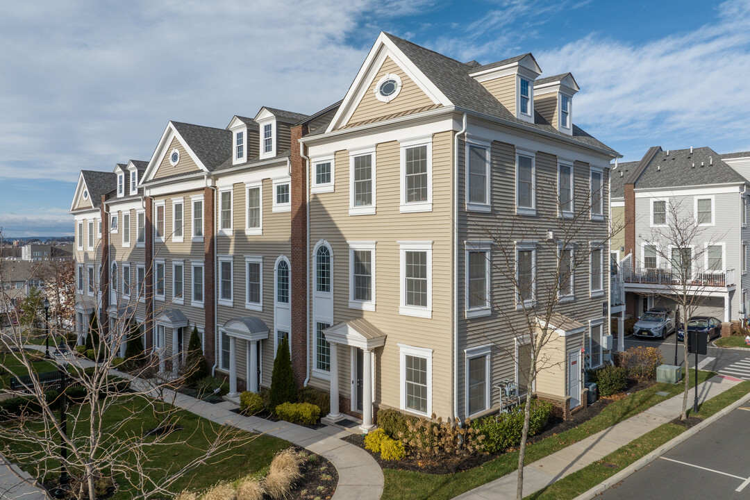 Wright Place at Wesmont Station in Wood Ridge, NJ - Foto de edificio