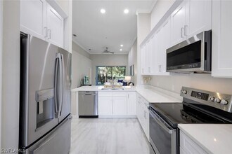 12015 Matera Ln in Bonita Springs, FL - Foto de edificio - Building Photo
