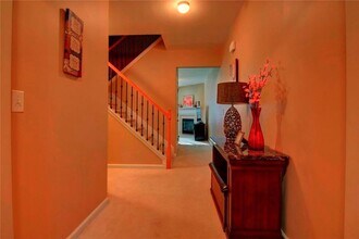 4017 Labrador Way in Lilburn, GA - Building Photo - Building Photo
