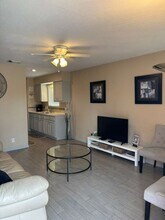 7318 Dearborn St, Unit B in Houston, TX - Building Photo - Building Photo