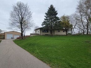 5727 E Freedom Ln in Clinton, WI - Building Photo - Building Photo