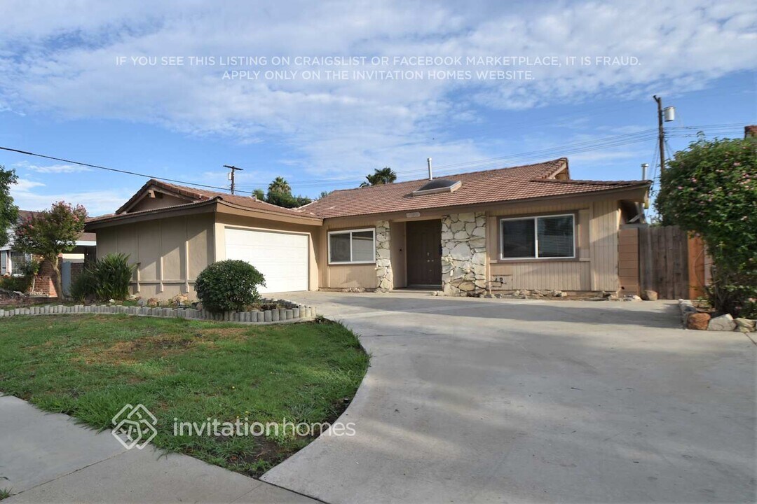15857 Liggett St in Los Angeles, CA - Building Photo