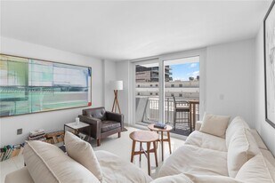 345 Ocean Dr in Miami Beach, FL - Building Photo