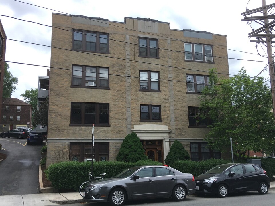 251 Kelton St, Unit 2 in Boston, MA - Foto de edificio