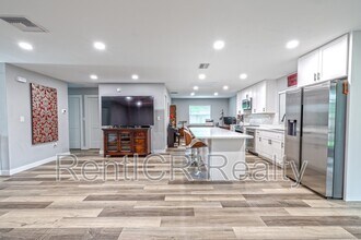 3101 Carriage Dr in Palm Harbor, FL - Building Photo - Building Photo