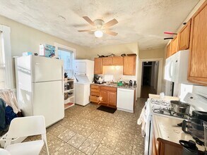 88 Fisher Ave, Unit 3 in Boston, MA - Foto de edificio - Building Photo