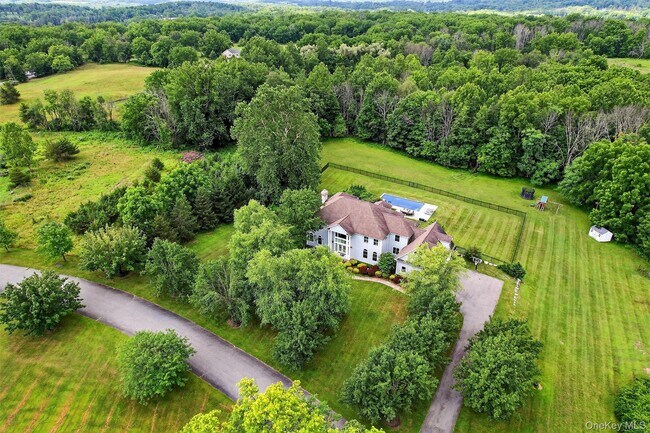 7 Paiges Way in Warwick, NY - Building Photo - Building Photo