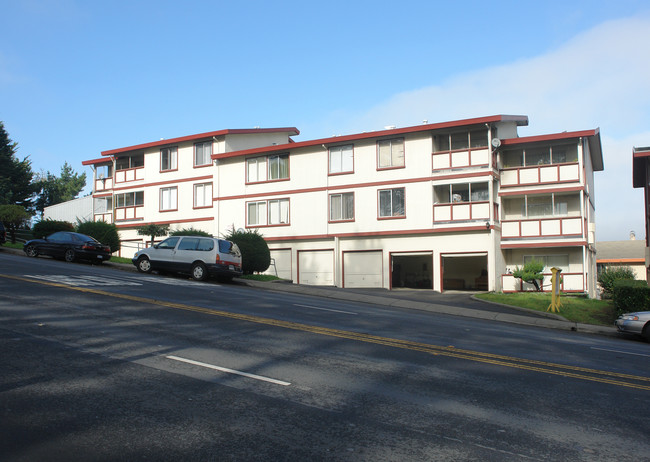 640 Serramonte Blvd in Daly City, CA - Building Photo - Building Photo