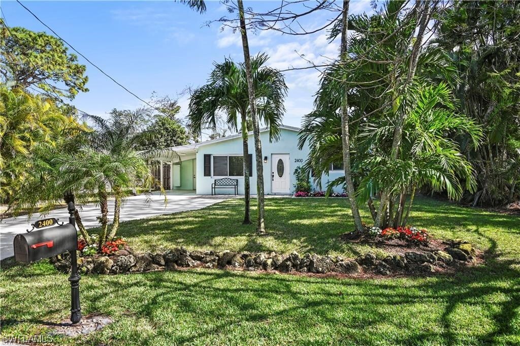 2400 14th St N in Naples, FL - Building Photo