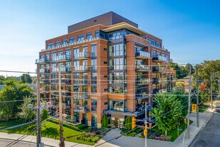 Leaside Manor in Toronto, ON - Building Photo