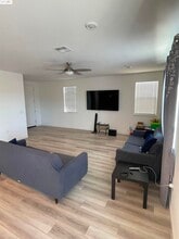 5444 Spg Mountain Ln in Antioch, CA - Foto de edificio - Building Photo