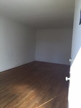 5301 Russell Ave, Unit 1 in Los Angeles, CA - Foto de edificio - Building Photo