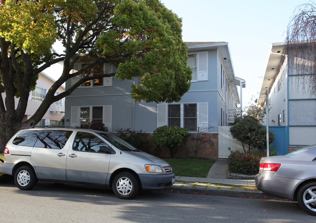 1129 Laguna Ave in Burlingame, CA - Building Photo