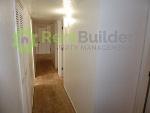 4612 Overland St NE in Albuquerque, NM - Foto de edificio - Building Photo