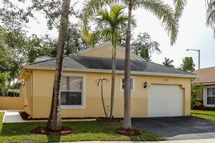 210 NW 207th Way in Pembroke Pines, FL - Building Photo