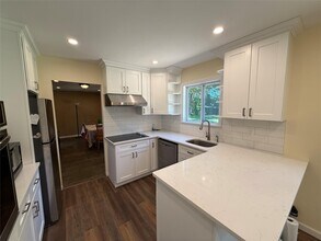 7 Manor Ln in Stony Brook, NY - Building Photo - Building Photo