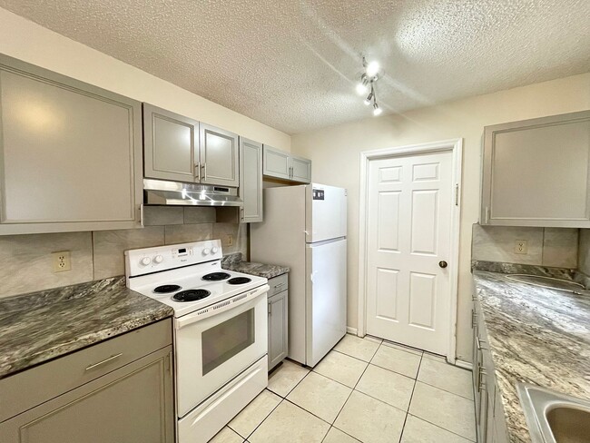 308 S 14th St in Fort Pierce, FL - Foto de edificio - Building Photo