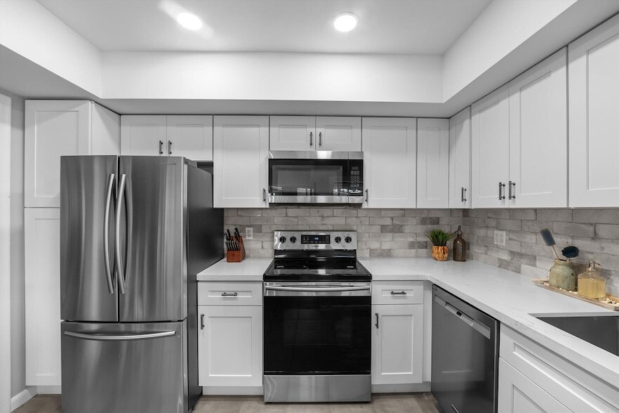 102 Villa Cir, Unit 3315 in Atlantis, FL - Building Photo