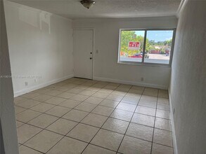 11005 SW 1st St in Miami, FL - Building Photo - Building Photo