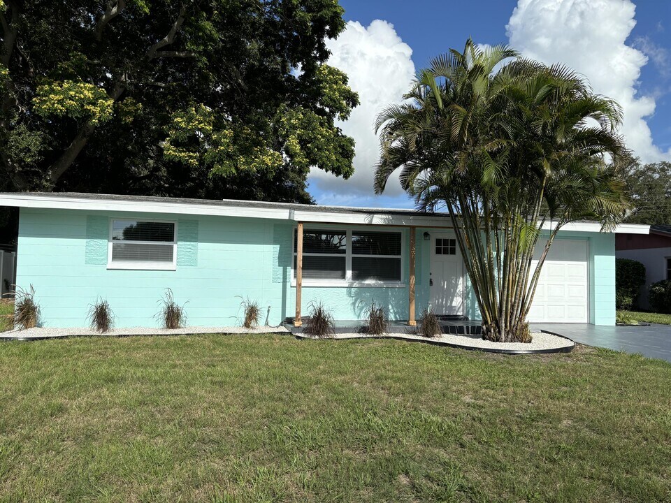 11186 116th St in Largo, FL - Building Photo