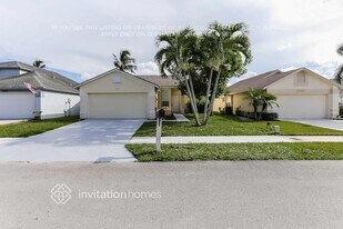5040 Foxhall Dr N in West Palm Beach, FL - Building Photo