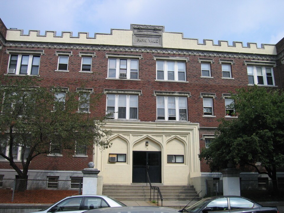 15 Glenville Avenue in Allston, MA - Building Photo