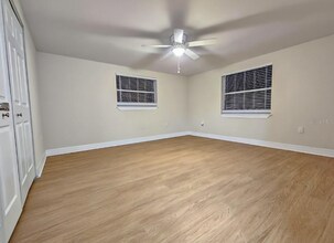 8730 Sabal Way in Port Richey, FL - Building Photo - Building Photo