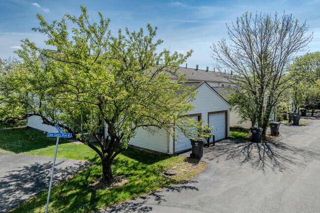944 Cross Country Dr W in Westerville, OH - Building Photo - Building Photo