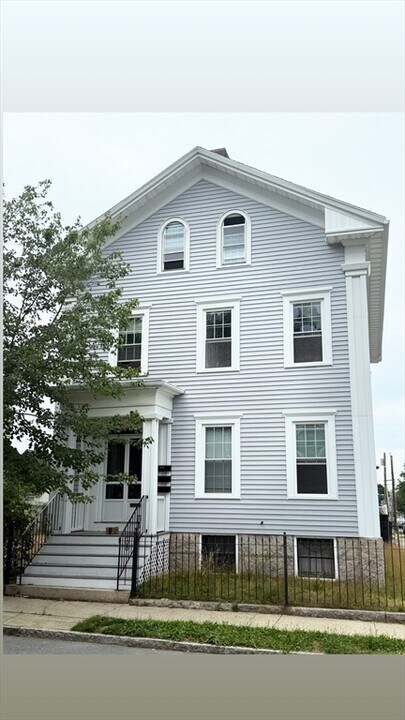 65 Chestnut St in New Bedford, MA - Building Photo