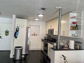 3944 NE 167th St in North Miami Beach, FL - Building Photo - Building Photo