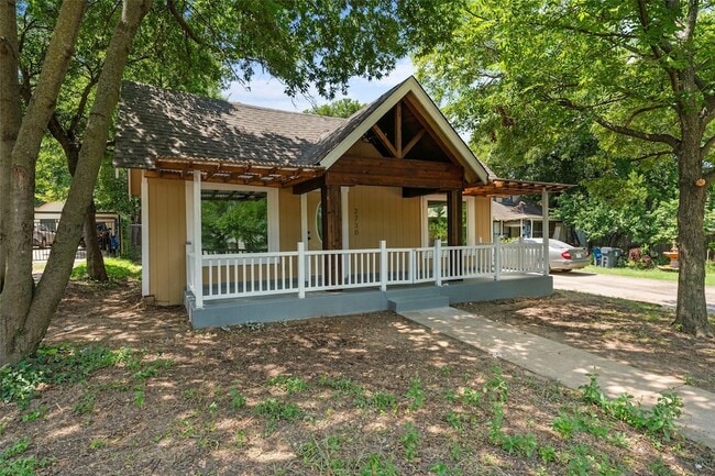 2730 Gladstone Dr in Dallas, TX - Foto de edificio - Building Photo