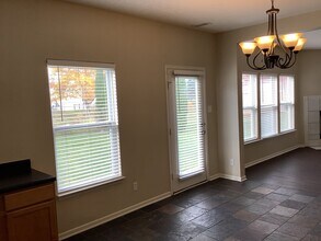 5734 N Attleburg Dr in McCordsville, IN - Foto de edificio - Building Photo