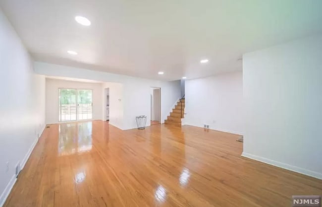 10 Center St in Cresskill, NJ - Building Photo - Building Photo