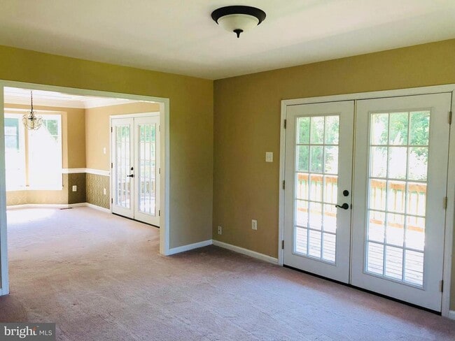 property at 31 Willowmere Ct