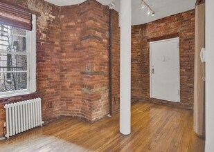 57 Thompson St in New York, NY - Building Photo - Building Photo