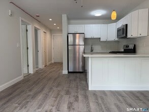 1085 Whalley Ave in New Haven, CT - Building Photo - Building Photo