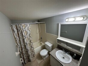 2008 Jackson St, Unit E-7 in Hollywood, FL - Building Photo - Building Photo